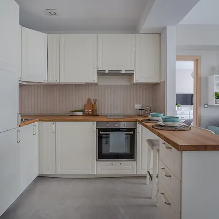 Deluxe & With Many Facilities Bucareste