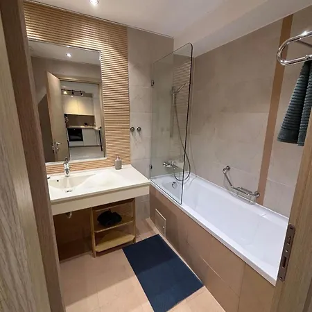 Apartmanhotel Deluxe & With Many Facilities Bukarest