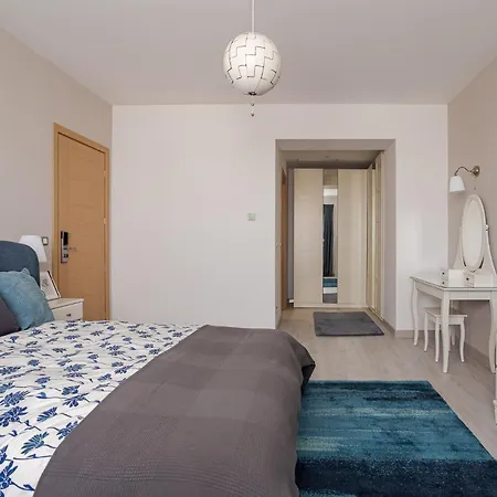 Deluxe & With Many Facilities מלון דירות 4*