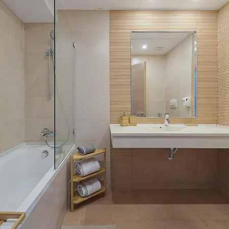 Deluxe & With Many Facilities 4*