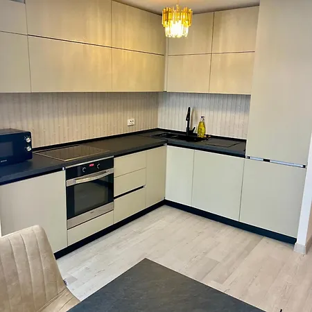 Apartmanhotel Deluxe & With Many Facilities 4*