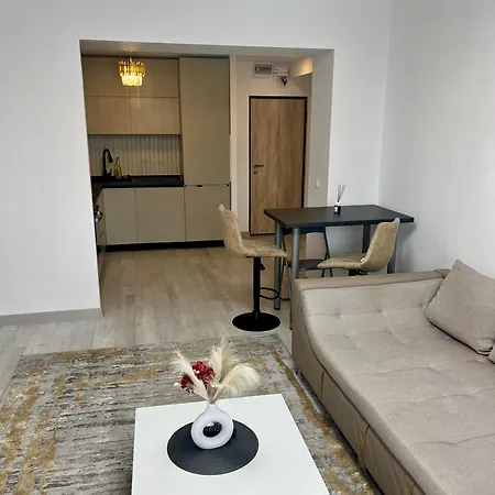 Deluxe & With Many Facilities 4* Boekarest
