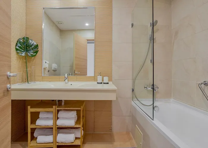 Deluxe & With Many Facilities 4* בוקרשט
